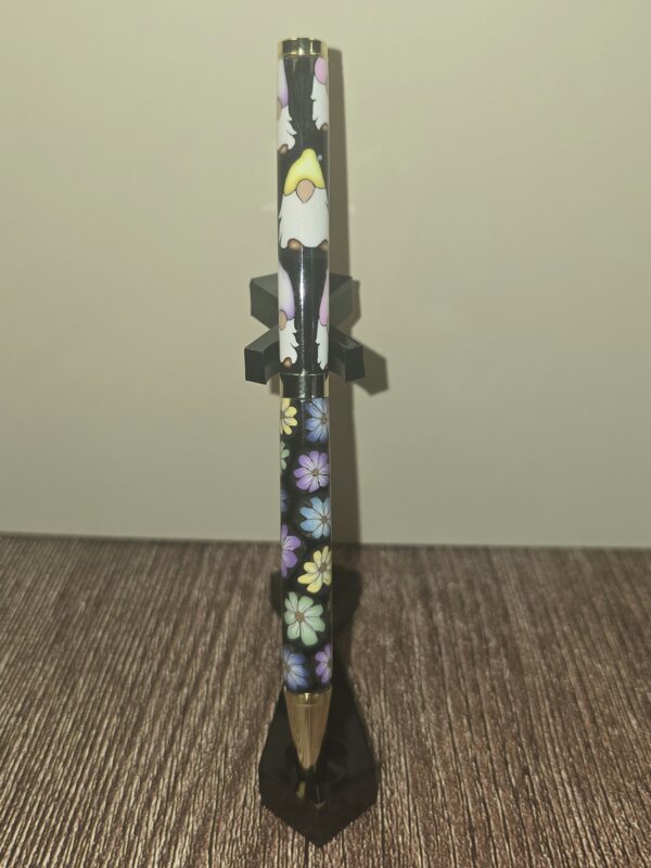 Gnome and Flowers Pen